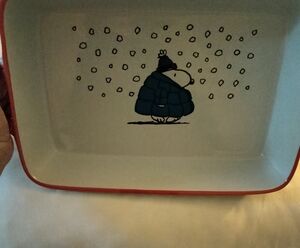 - Snoopy puffy coat baking dish